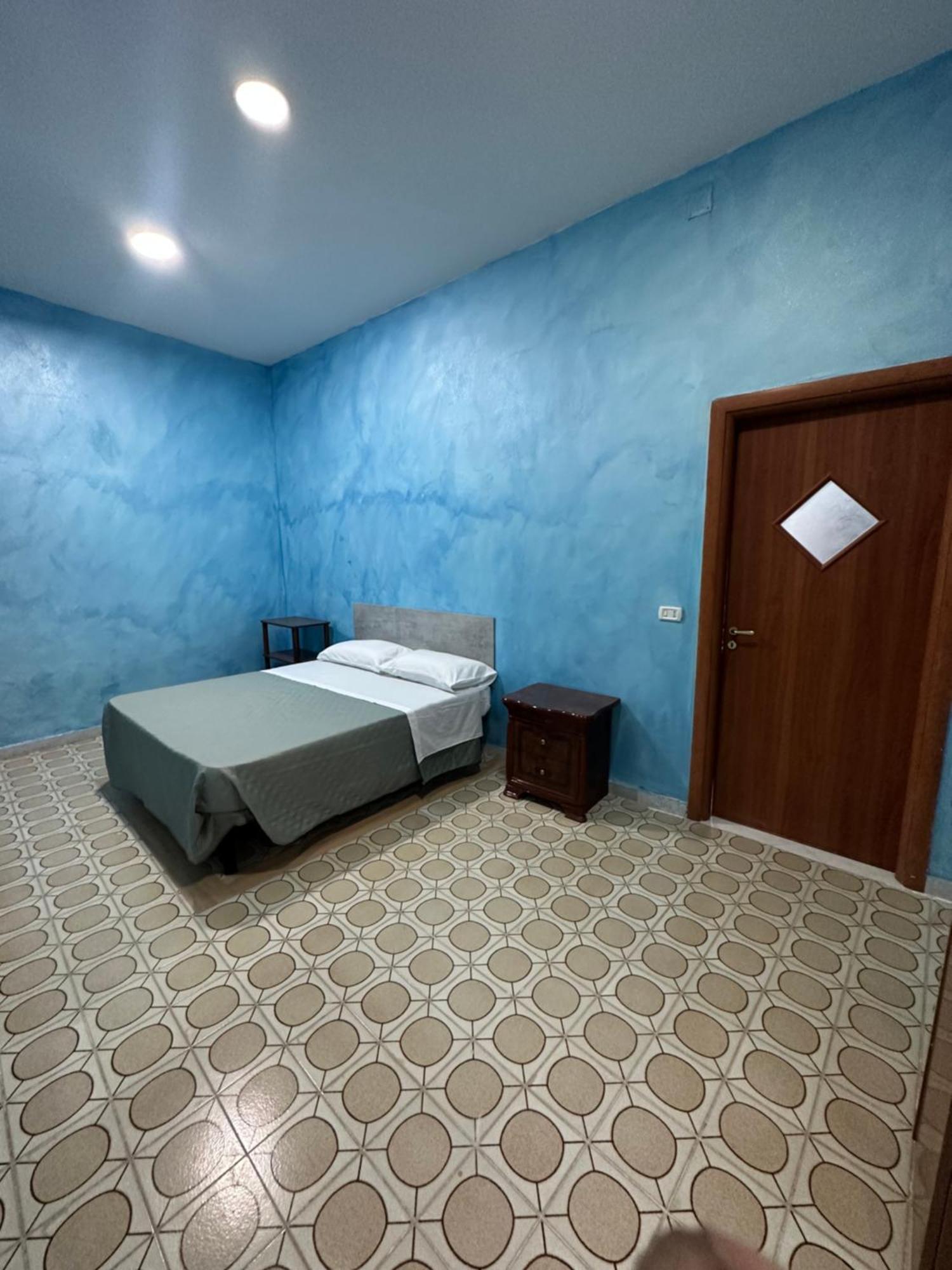Holiday House Clara&Vincenzo เนเปิลส์ ภายนอก รูปภาพ