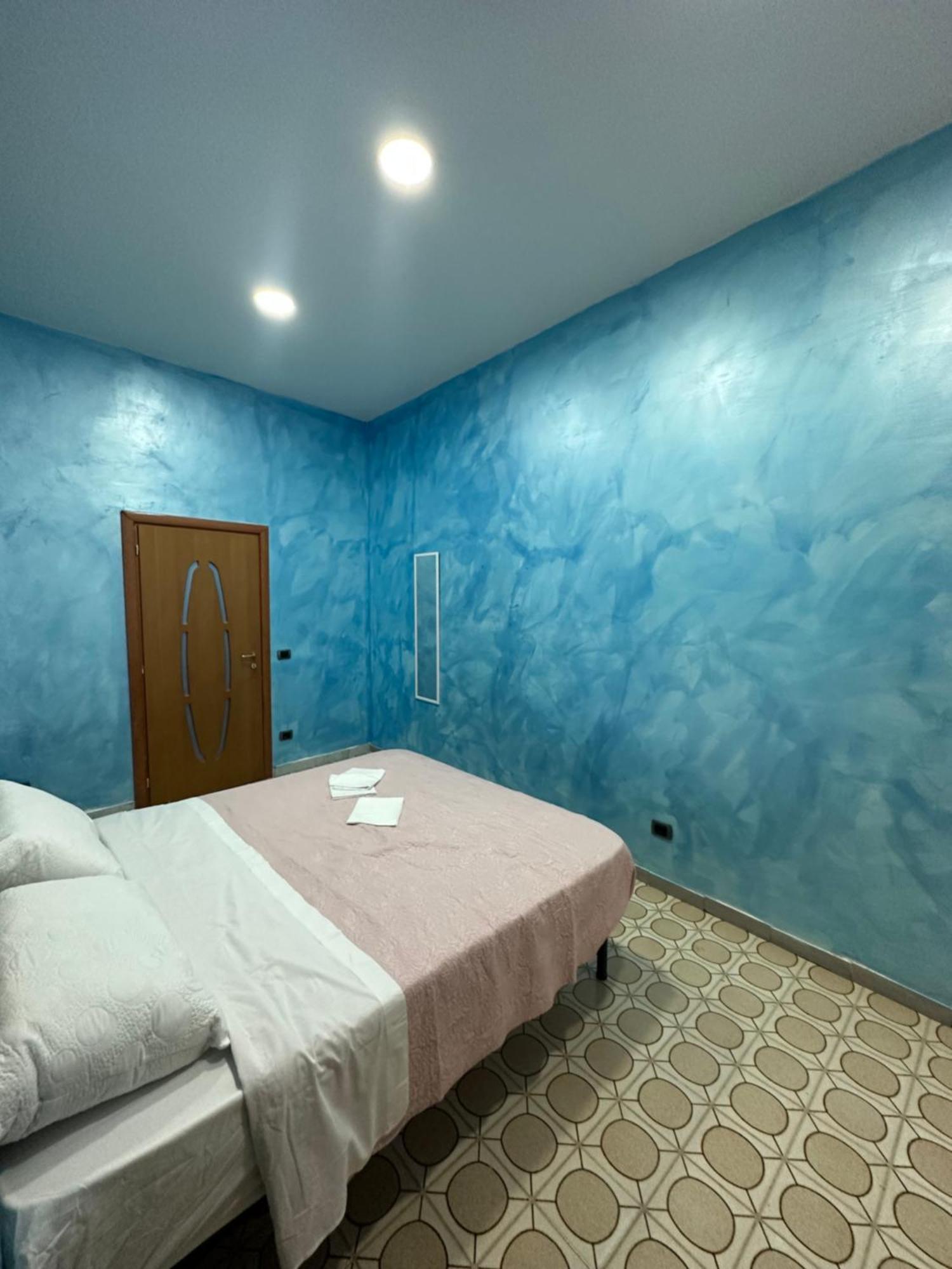 Holiday House Clara&Vincenzo เนเปิลส์ ภายนอก รูปภาพ