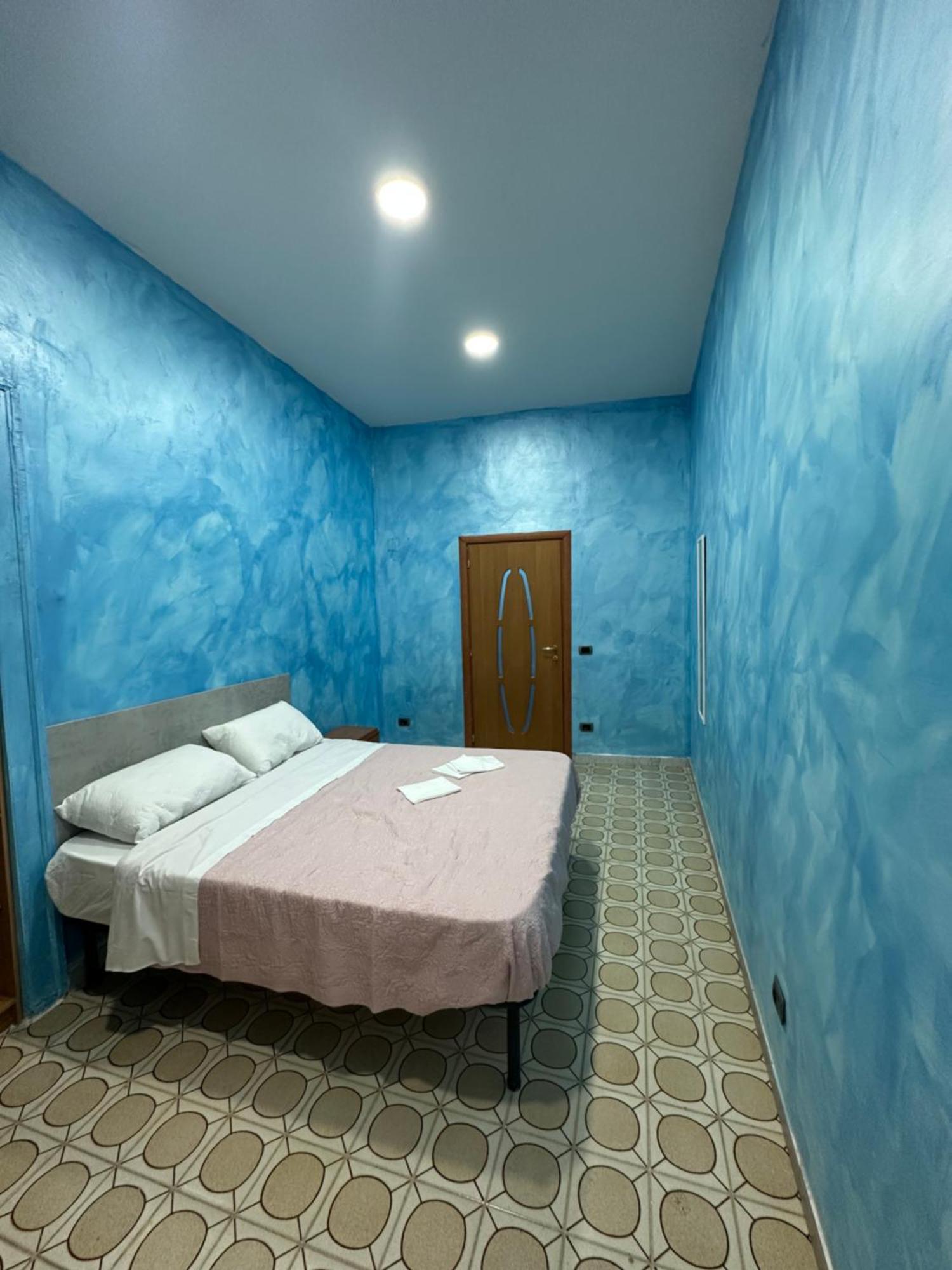 Holiday House Clara&Vincenzo เนเปิลส์ ภายนอก รูปภาพ